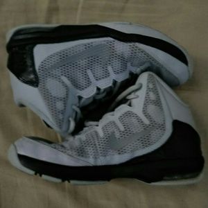 EUC Nike Air Without a Doubt B-Ball Sz 5.5Y